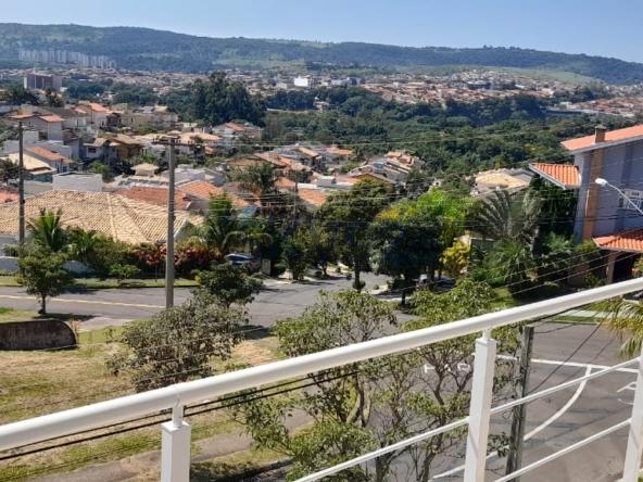 Casa de Condomínio à Venda em Valinhos